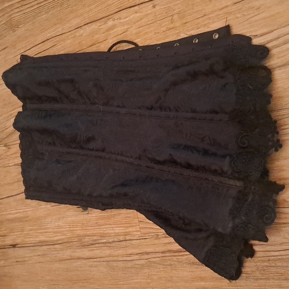 Vintage style Corset with lace bottom - Picture 4 of 6